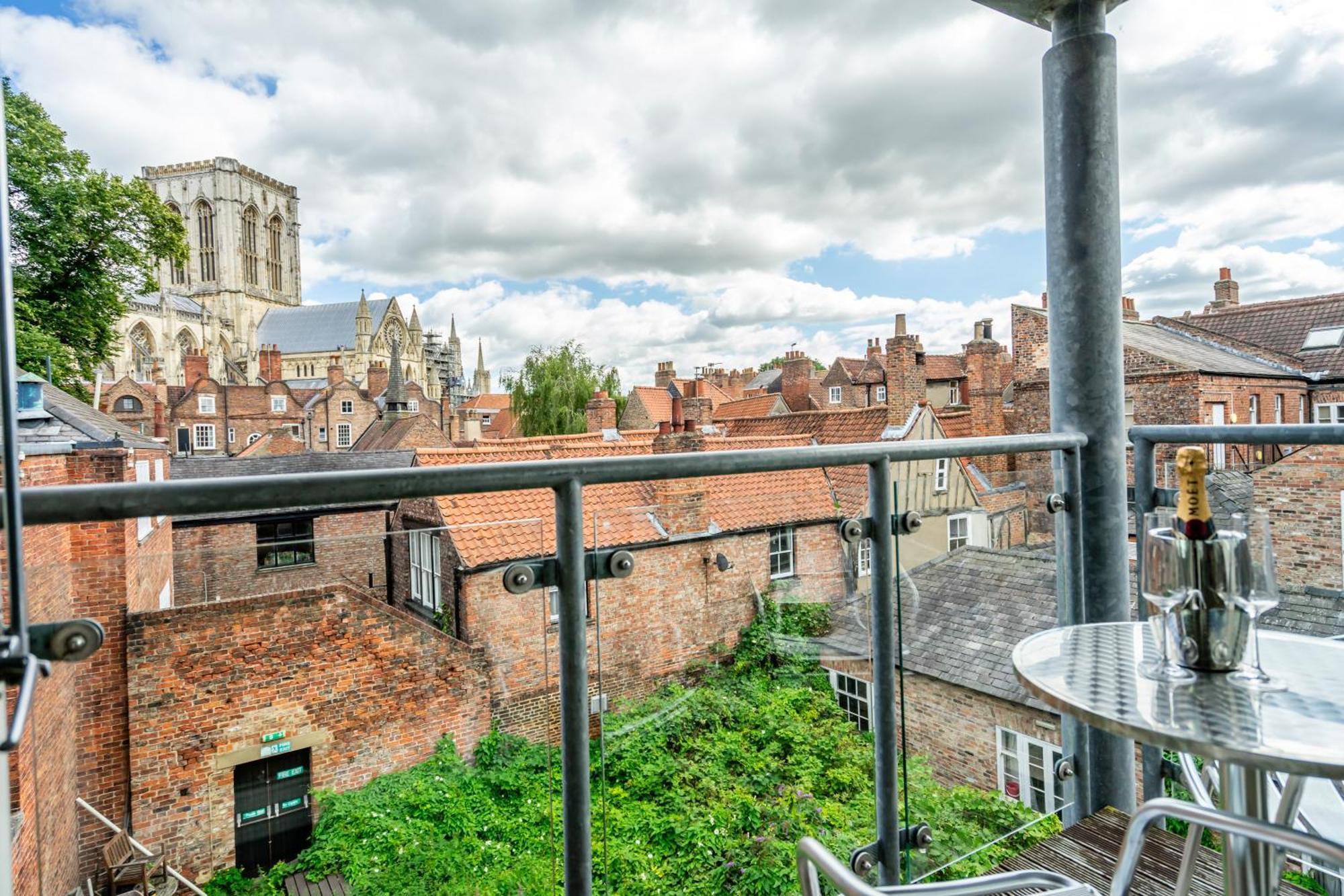 11 Stonegate Court Apartment York Exterior photo